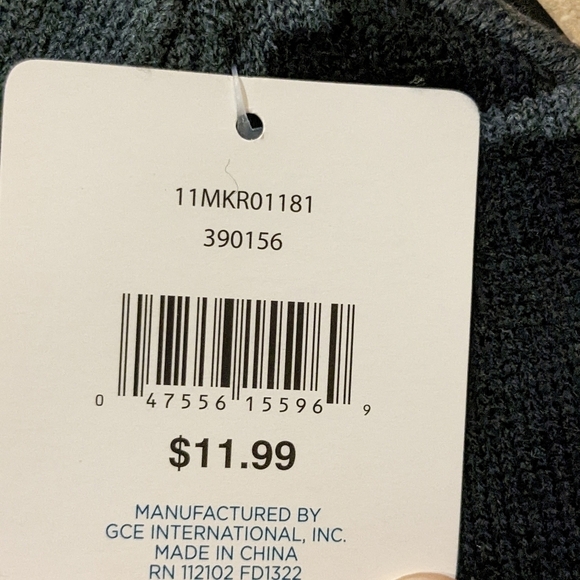 Winter Essentials camo beanie hats One Size NWT - Picture 4 of 5